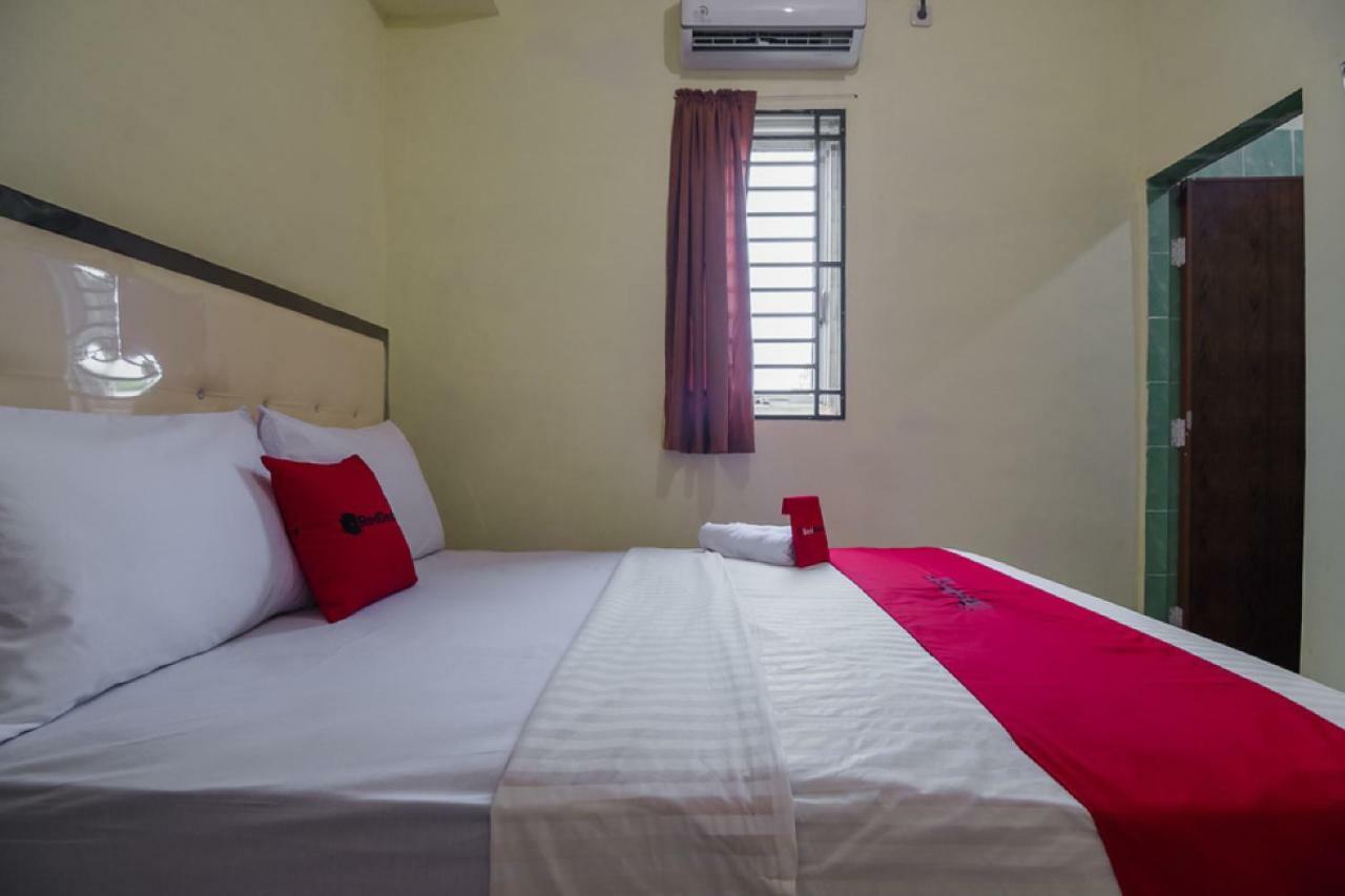 เรดดอร์ซ เนียร์ โปลิเทคนิก เนเกรี เมดาน Hotel ภายนอก รูปภาพ
